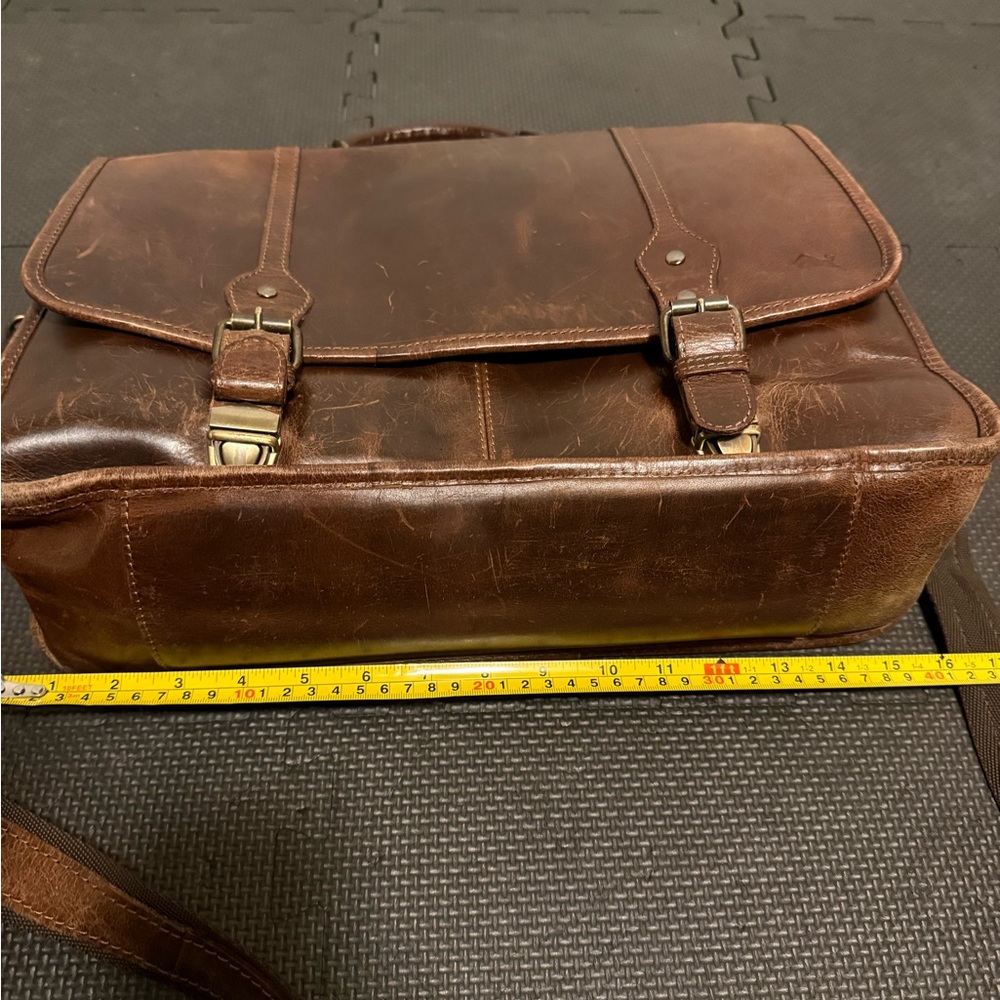 Levinson Buffalo Leather Messenger Bag - Rich Brown - Picture 15 of 16